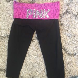 VS Pink crop yoga pants 🙌🏼💗